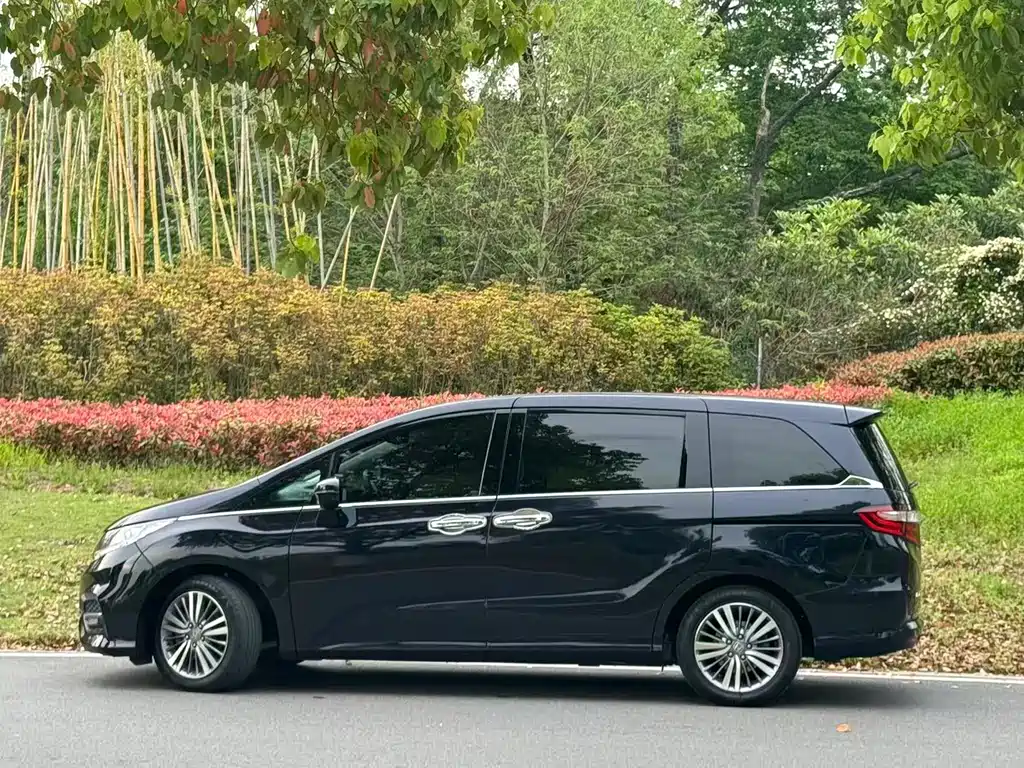 Honda Odyssey 2018 — фото 2