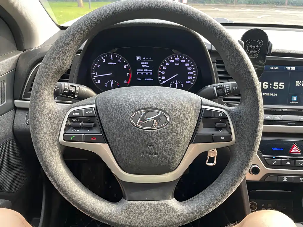 Hyundai Elantra 2018 — фото 8