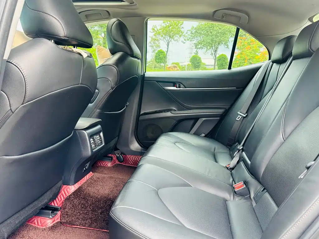 Toyota Camry 2018 — фото 11