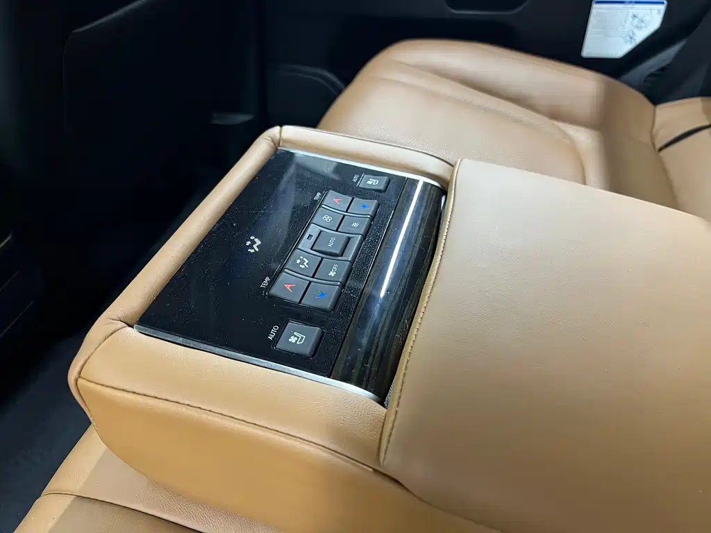 Lexus LX 2022 — фото 13
