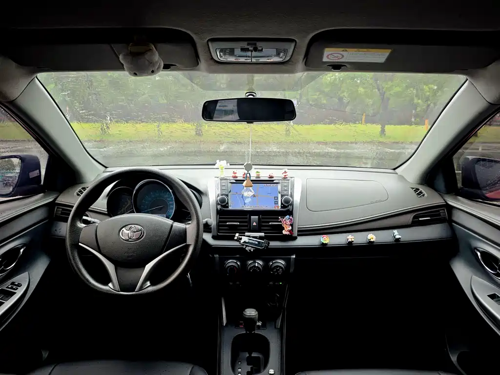 Toyota Yaris L 2016 — фото 8