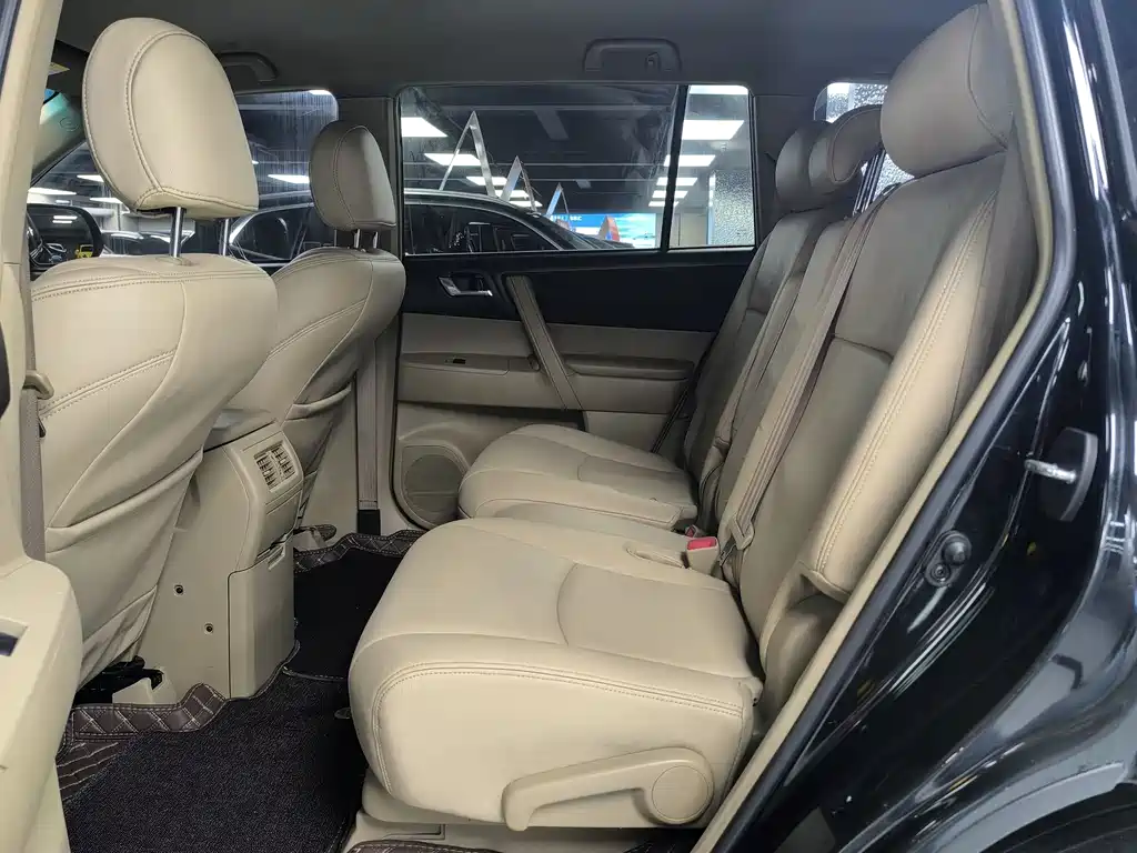 Toyota Highlander 2014 — фото 12