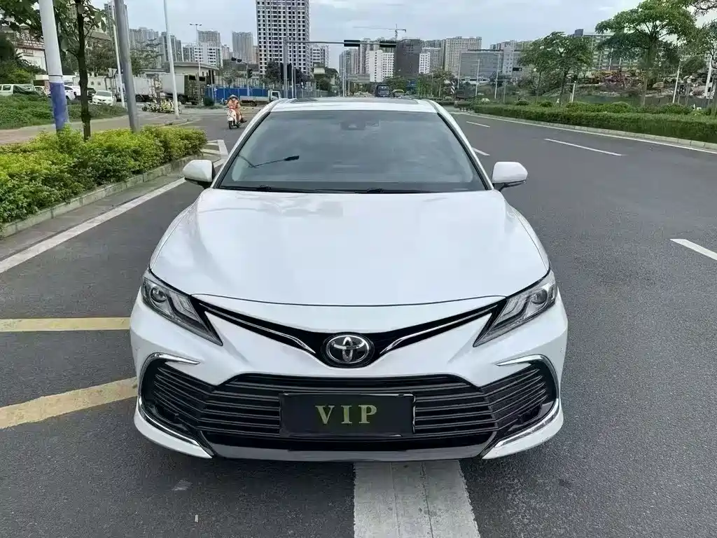 Toyota Camry 2022 — фото 3
