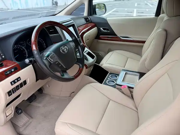 Toyota Alphard 2012
