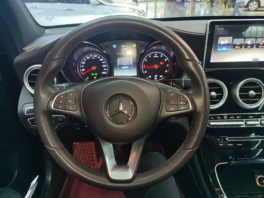 Mercedes-Benz GLC 2018 — фото 11