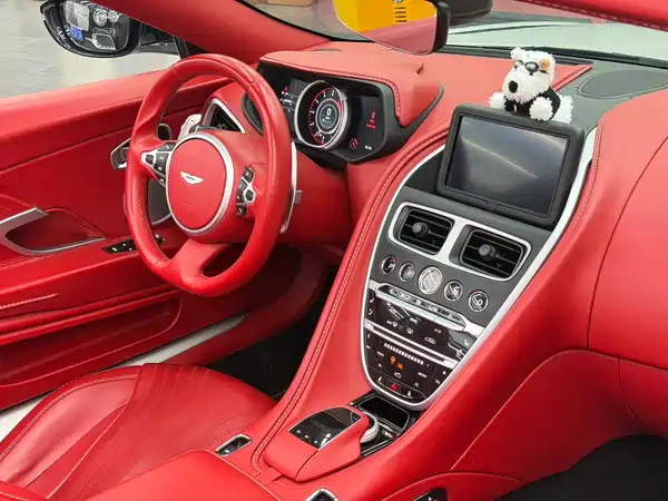 Aston Martin DB11 2019