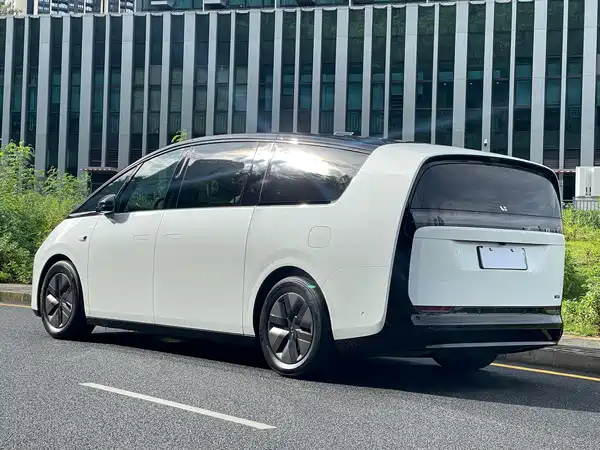 Li Auto MEGA 2025