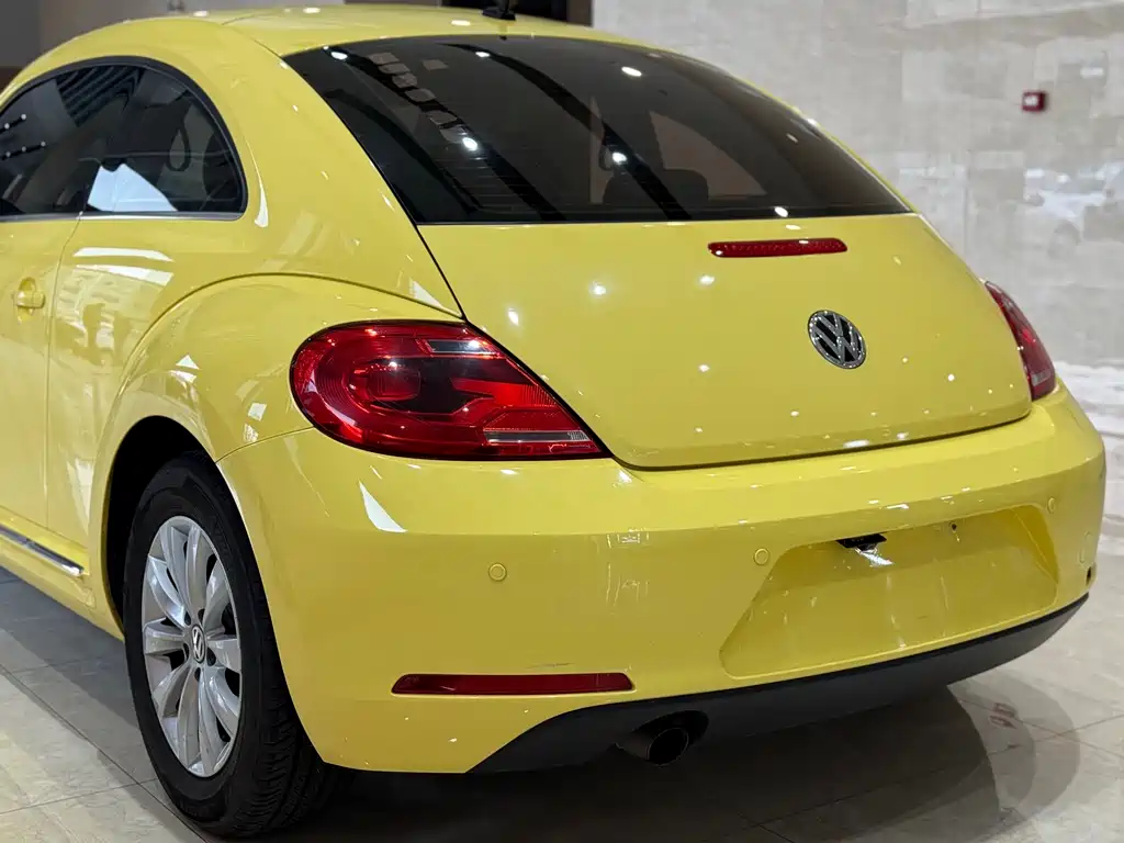 Volkswagen Beetle 2015 — фото 16