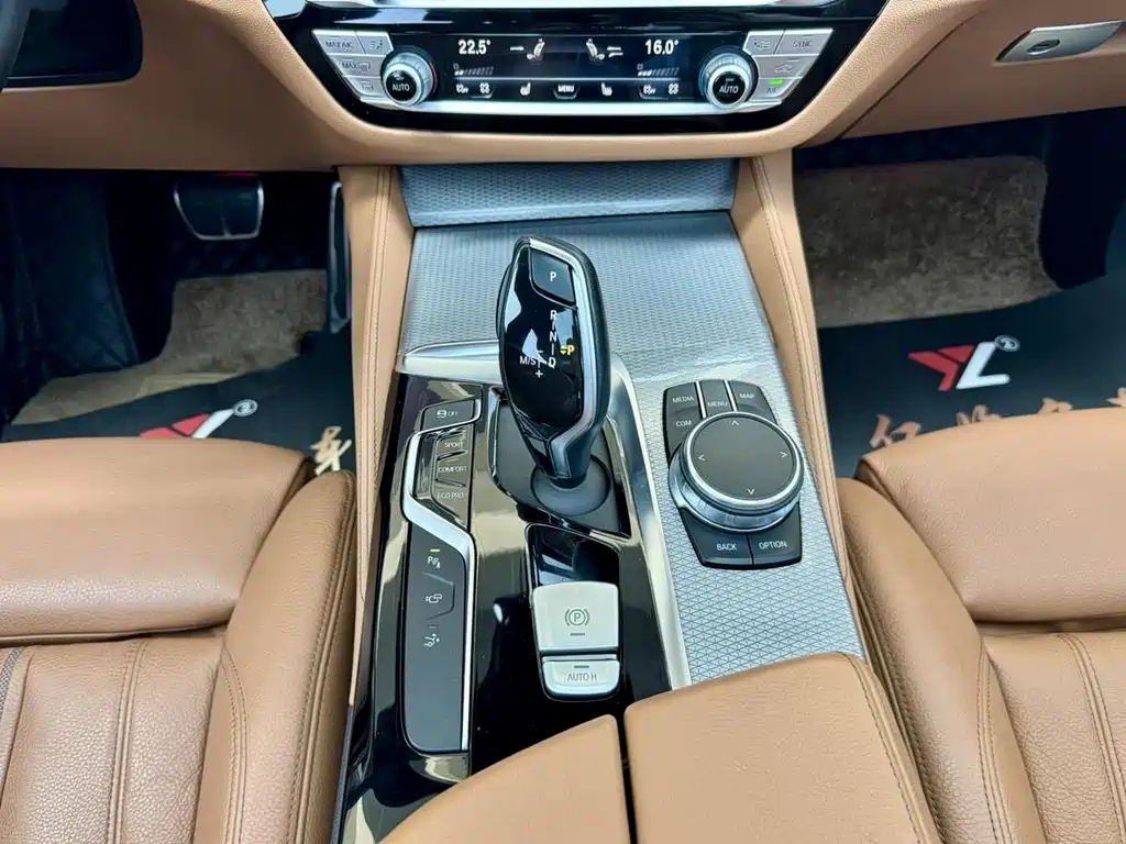 BMW 6 Series GT 2019 — фото 11