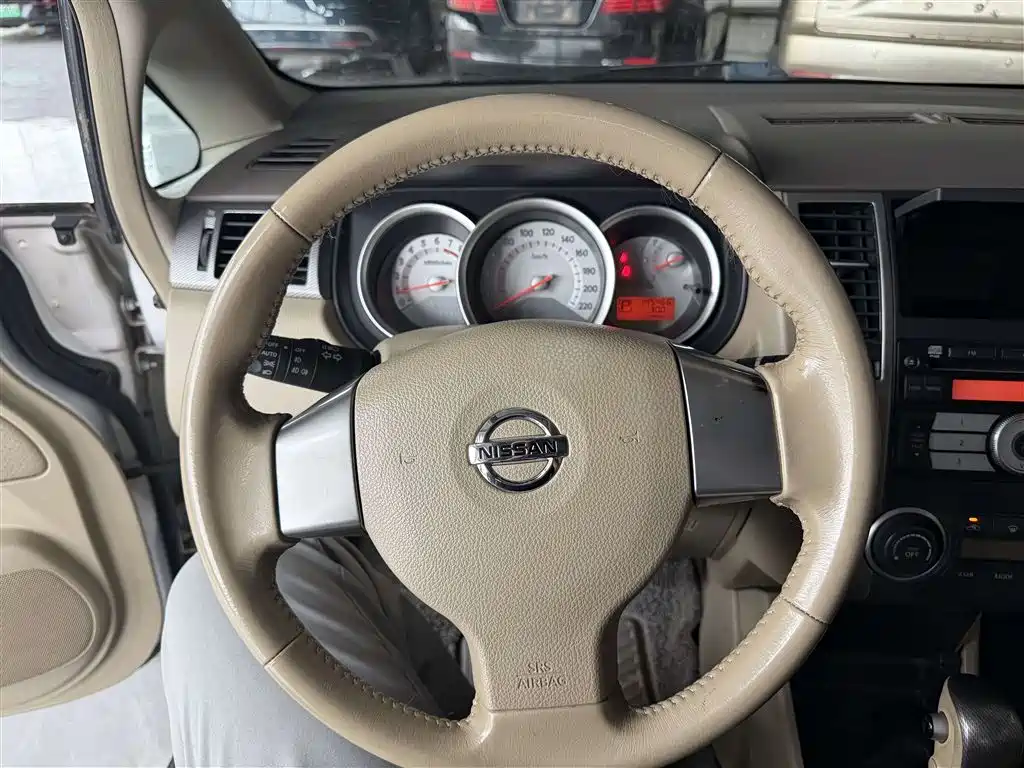 Nissan Tiida 2010