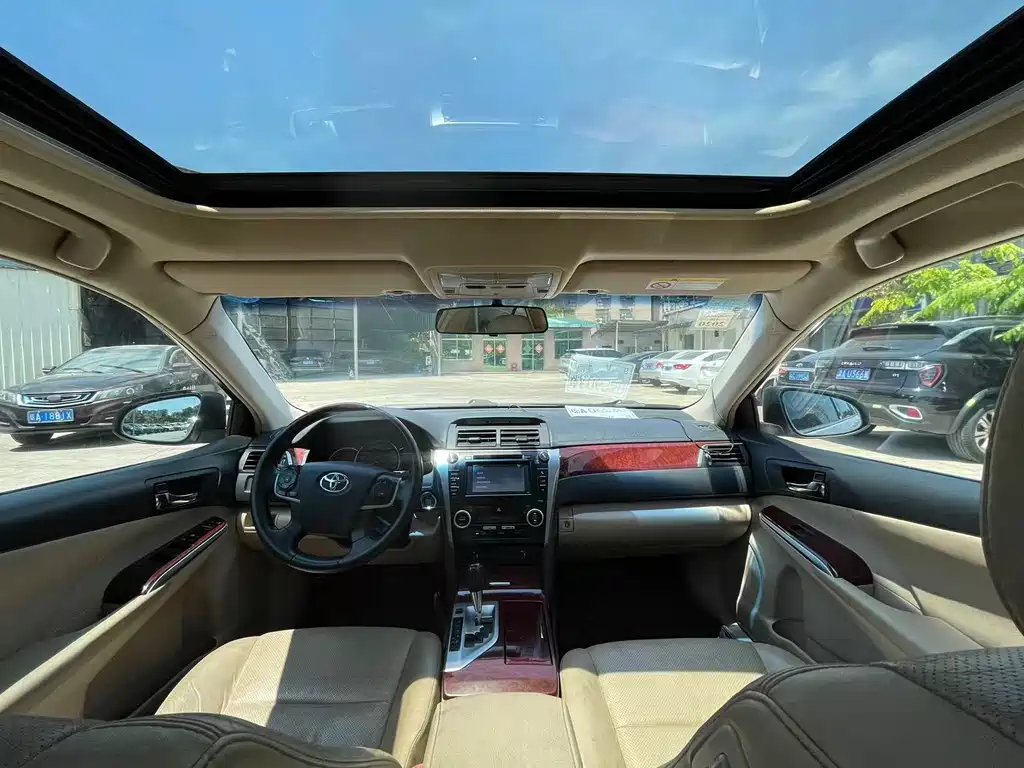 Toyota Camry 2012 — фото 5