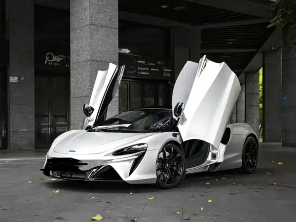 McLaren Artura 2023