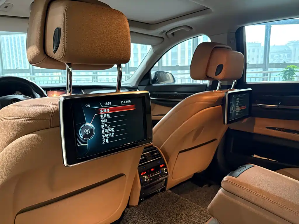 BMW 7 Series 2014 — фото 15