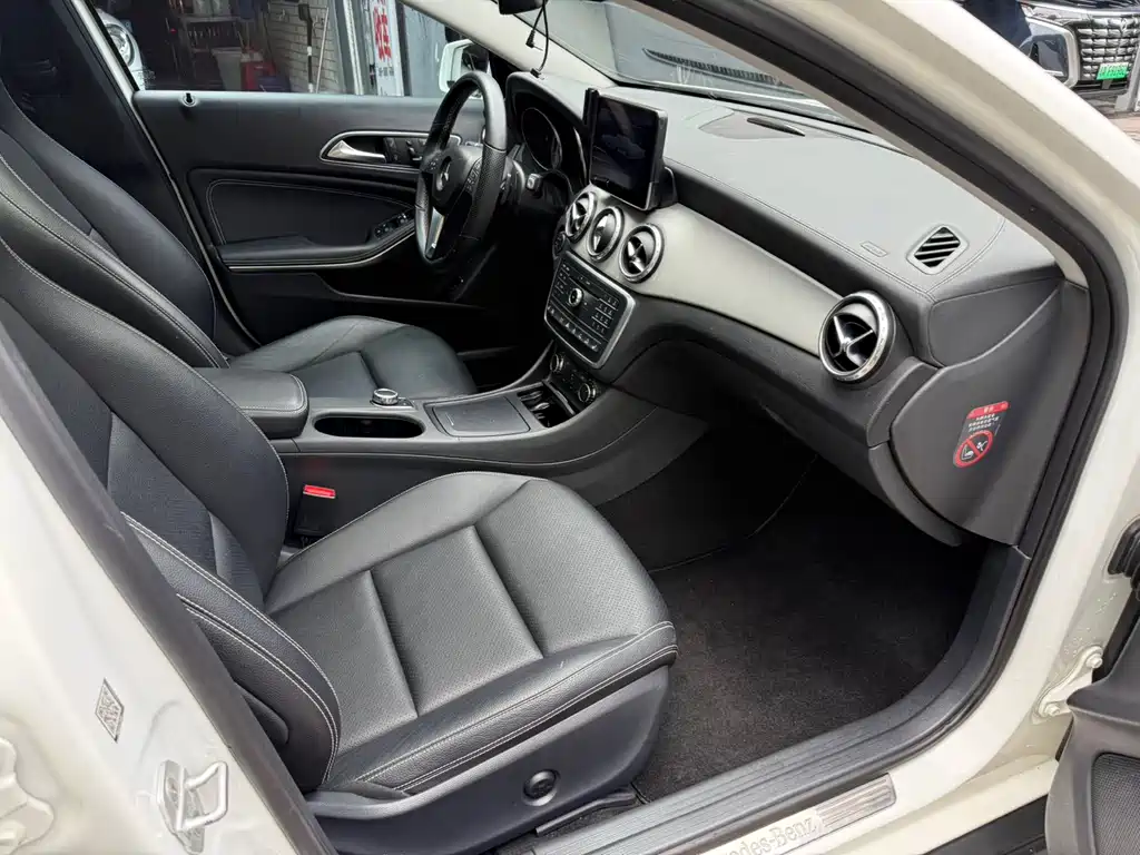 Mercedes-Benz GLA 2016 — фото 11