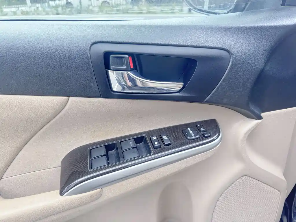 Toyota Camry 2013 — фото 16