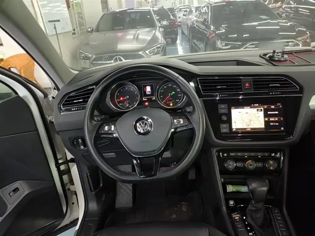 Volkswagen Tiguan L 2019 — фото 11