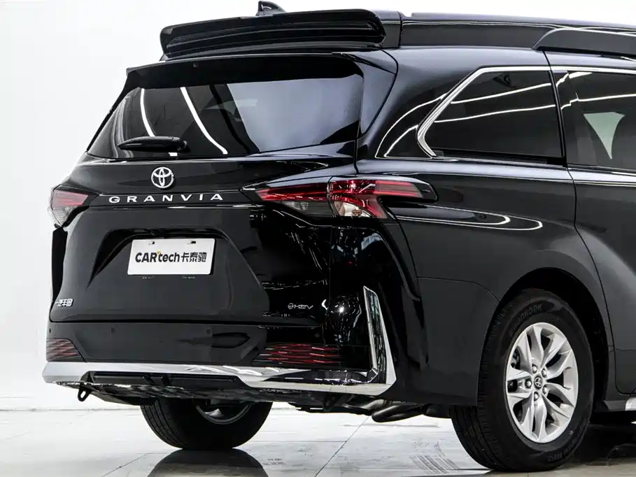 Toyota Granvia — фото 32