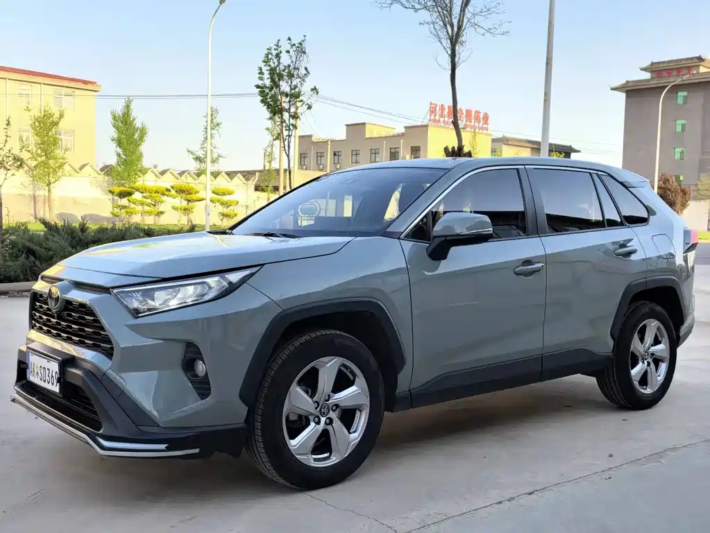 Toyota RAV4 2020 — фото 1