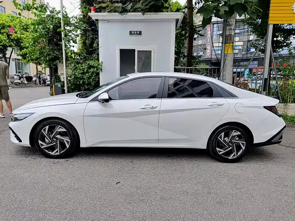 Hyundai Elantra 2023