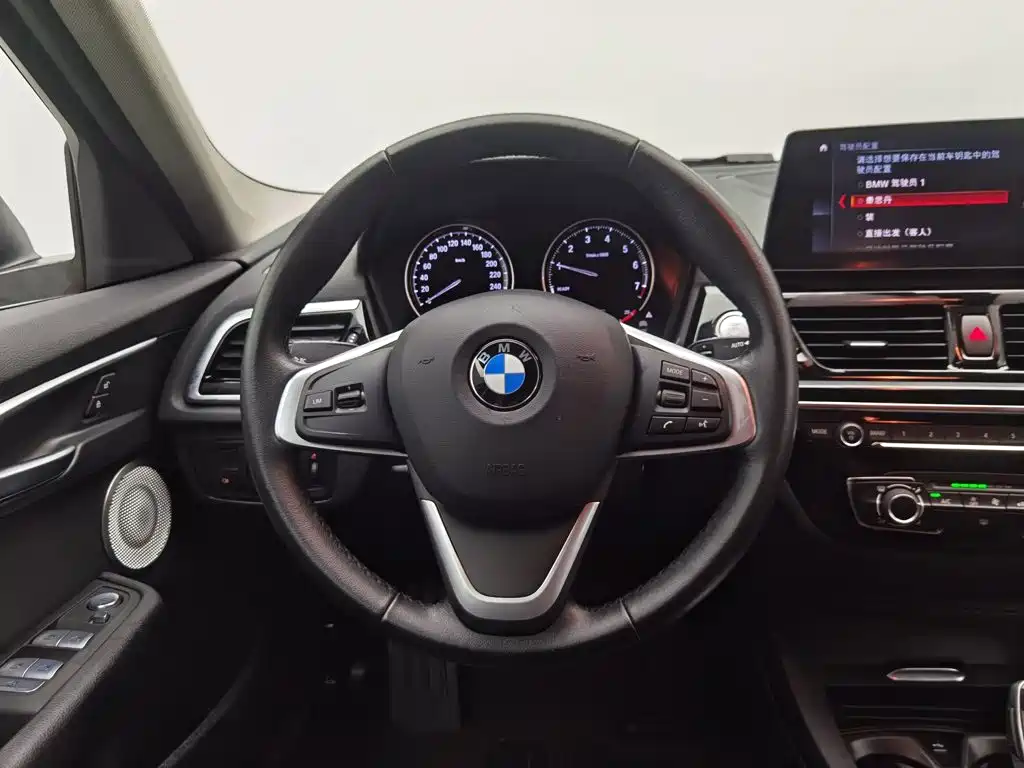 BMW 1 Series 2022 — фото 11
