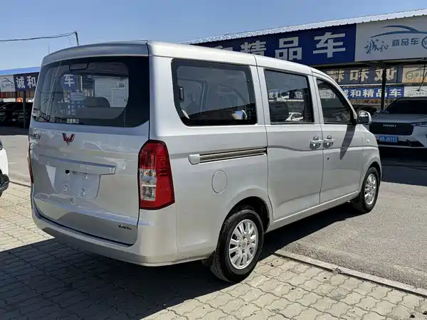 Wuling Rongguang V 2016