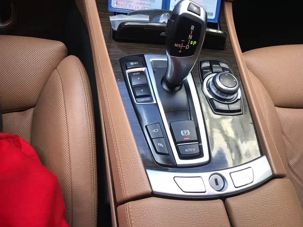 BMW 7 Series 2012 — фото 16