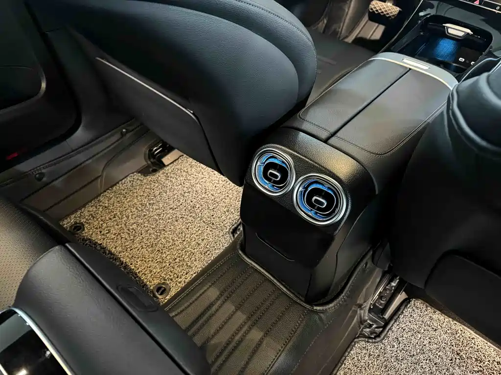 Mercedes-Benz C-Class 2023 — фото 11
