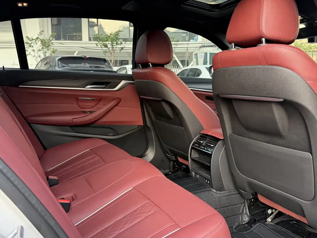 BMW 5 Series 2020 — фото 13