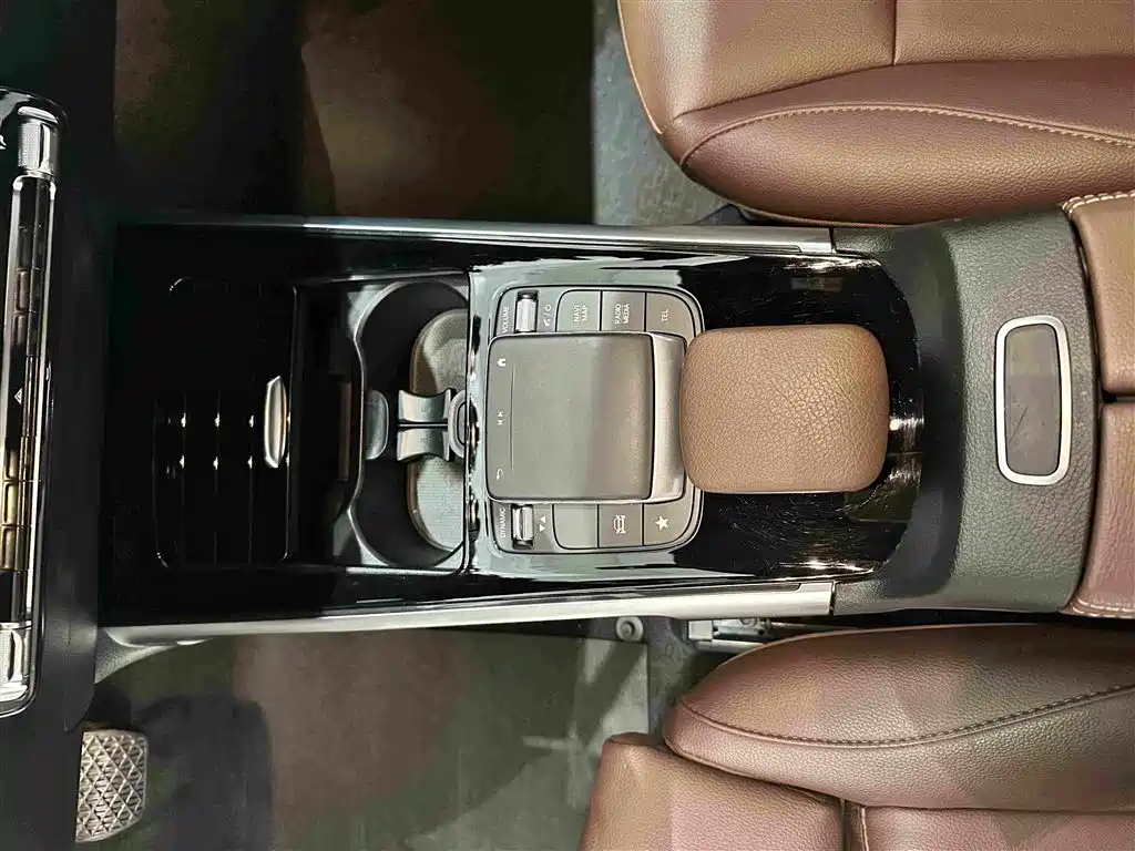 Mercedes-Benz GLB 2023 — фото 10