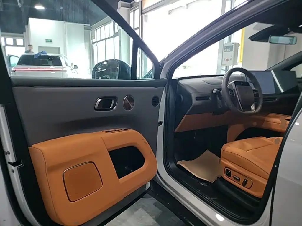Li Auto i8 2025 — фото 16