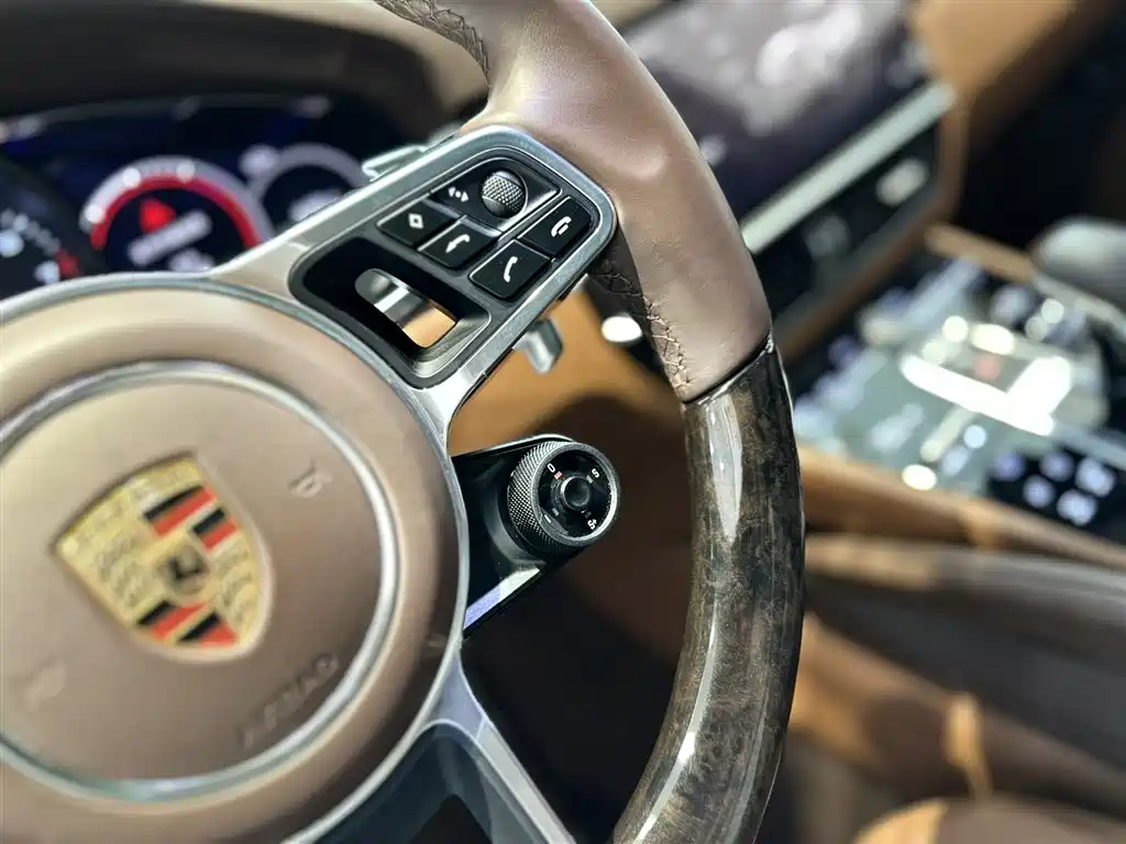 Porsche Cayenne 2023 — фото 11