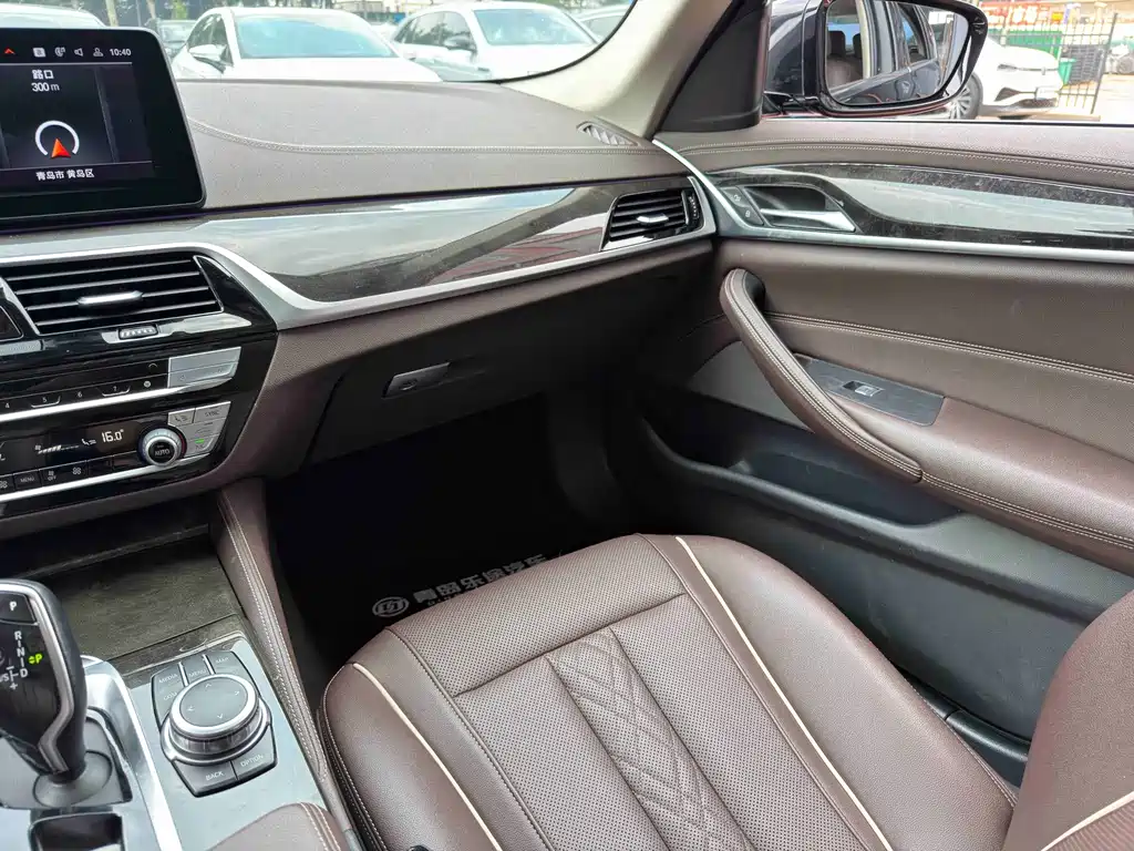 BMW 5 Series 2022 — фото 10