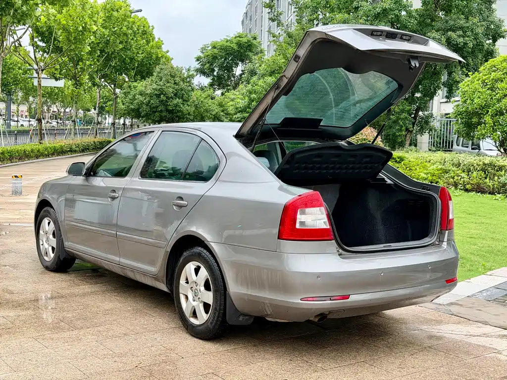 Skoda Octavia 2012 — фото 11