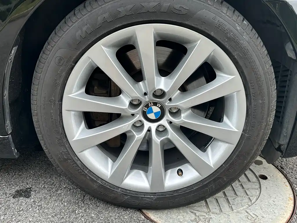 BMW 5 Series 2011 — фото 9