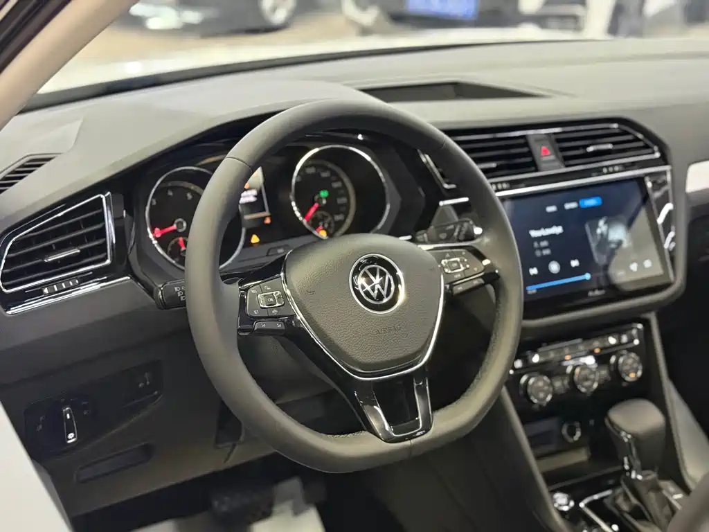 Volkswagen Tiguan L 2021 — фото 12