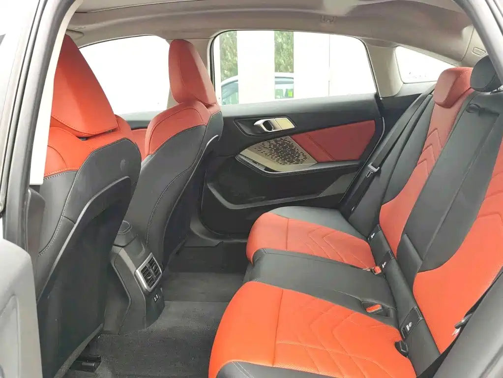 BMW 2 Series 2025 — фото 11