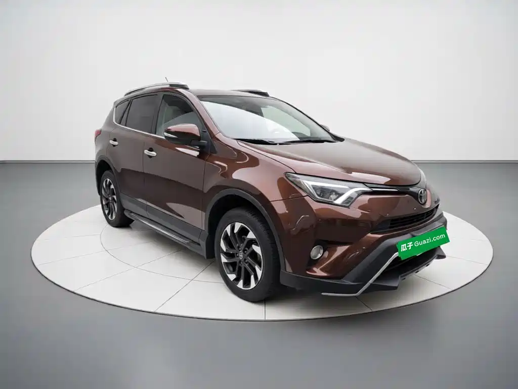 Toyota RAV4 2018 — фото 3