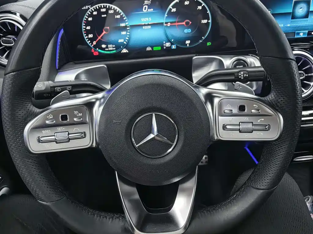 Mercedes-Benz EQB 2022 — фото 17