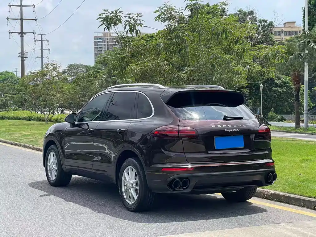 Porsche Cayenne 2017 — фото 15
