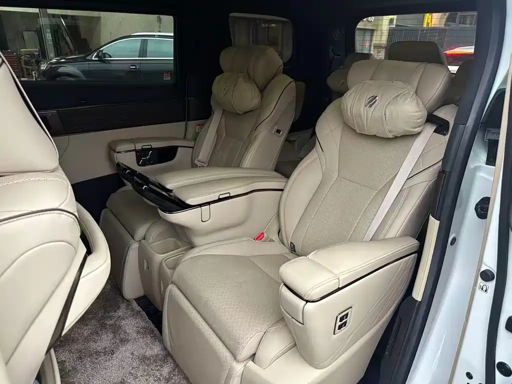 Toyota Alphard 2024 — фото 4