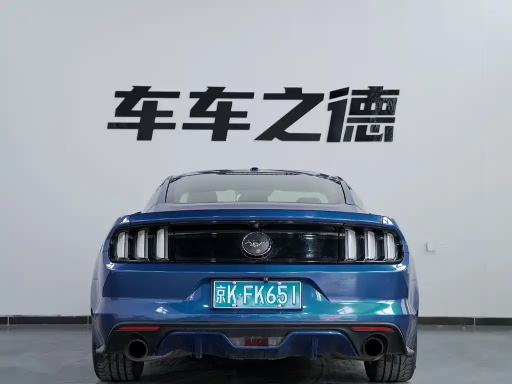 Ford Mustang 2017 — фото 17