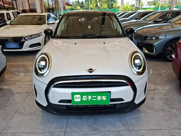 MINI MINI 2023