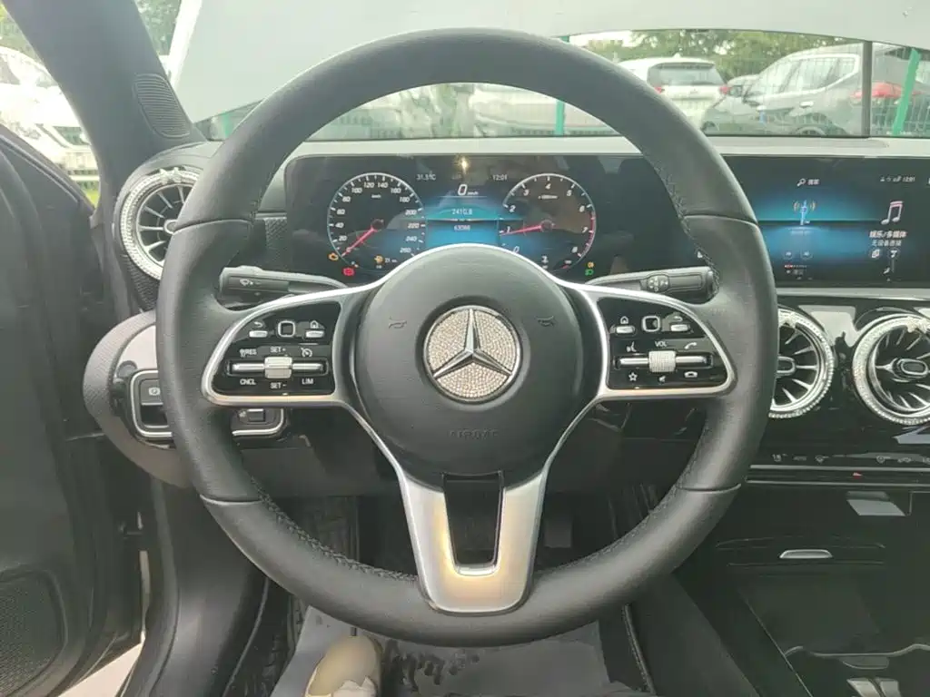 Mercedes-Benz A-Class 2021 — фото 11
