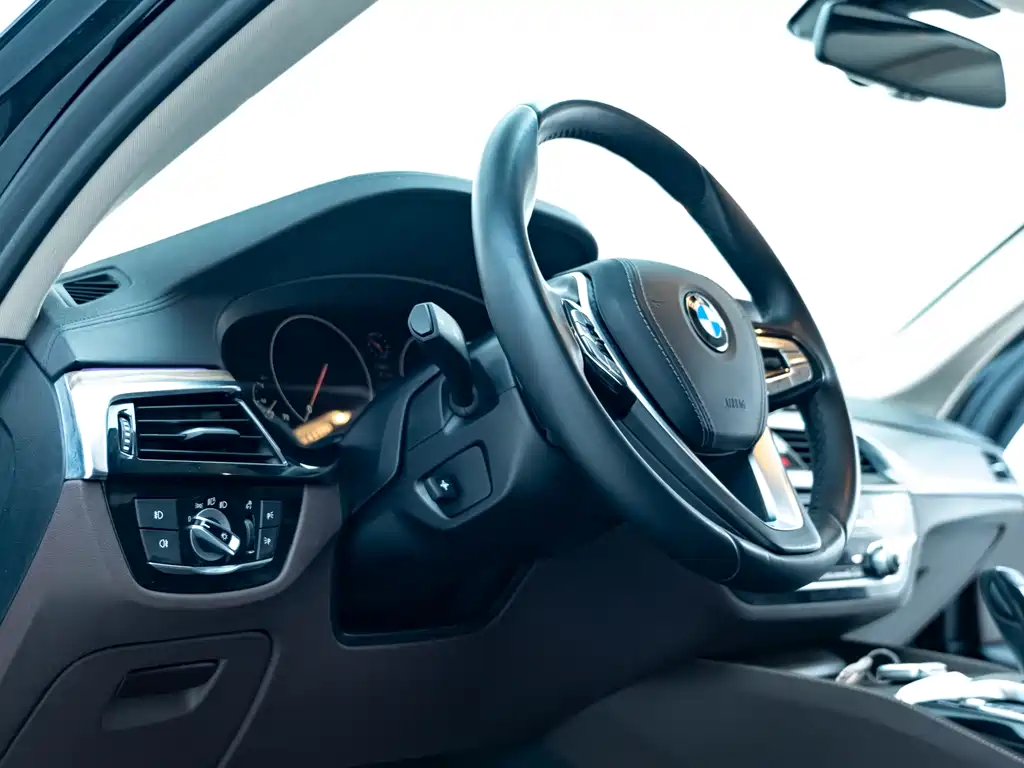 BMW 5 Series 2018 — фото 17