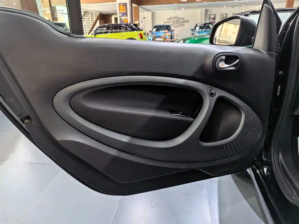 smart Fortwo 2019 — фото 14
