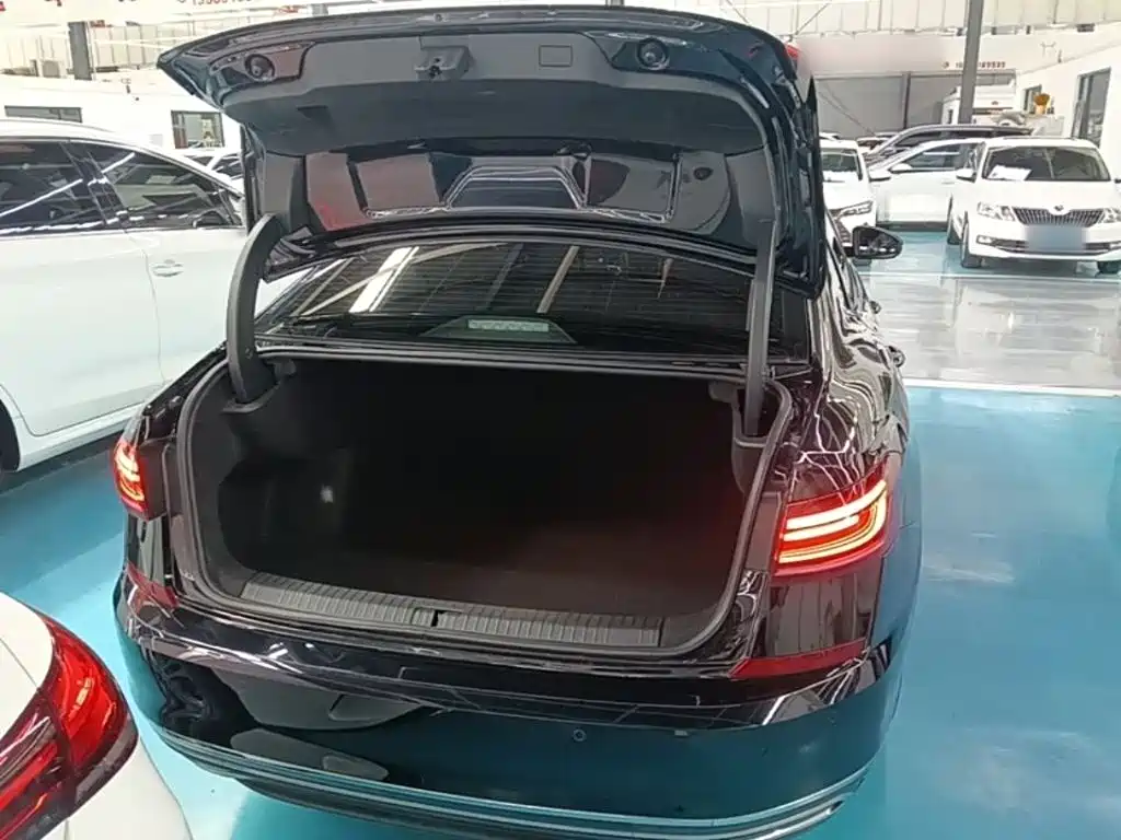 Volkswagen Passat 2023 — фото 10