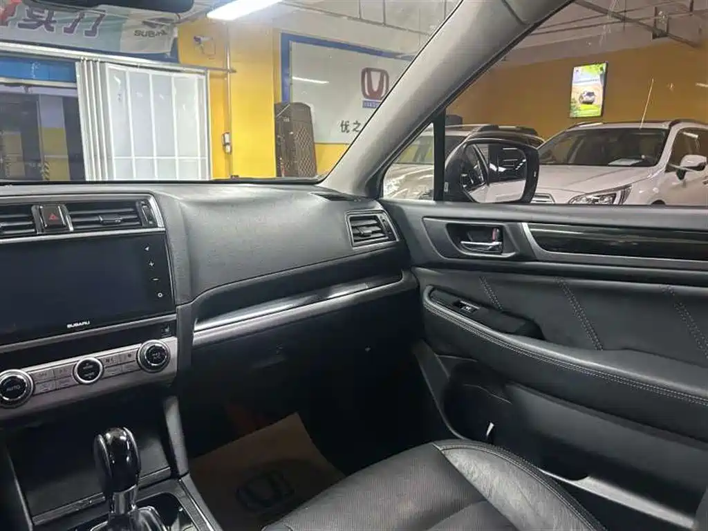 Subaru Outback 2017 — фото 17