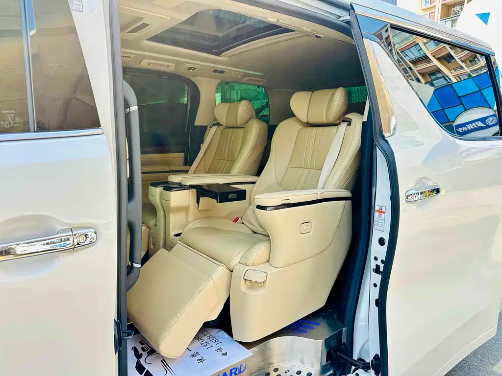 Toyota Alphard 2021 — фото 8