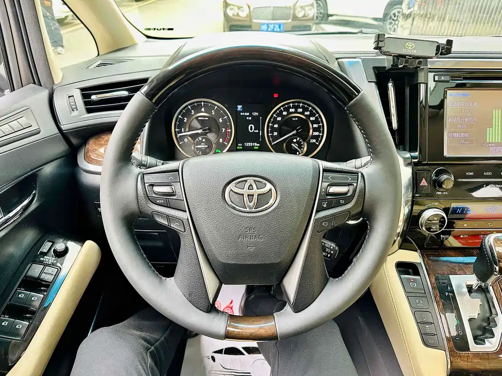 Toyota Alphard 2019 — фото 8