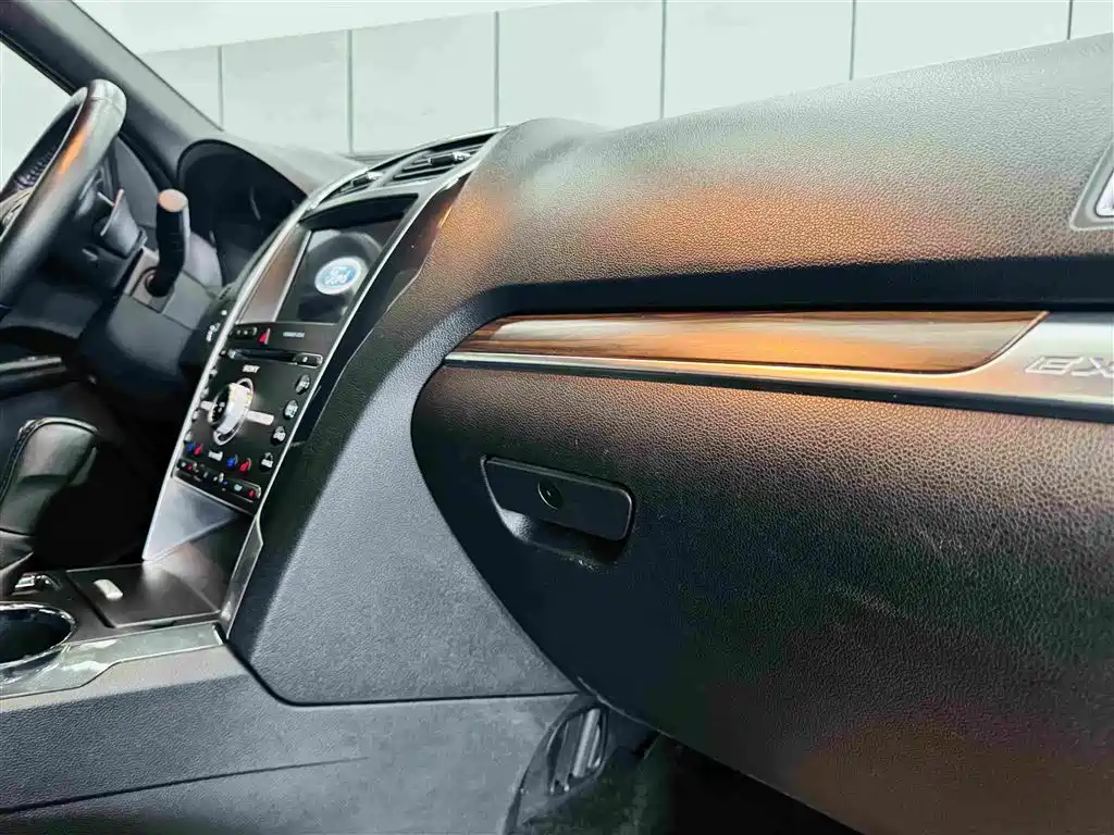 Ford Explorer 2018 — фото 29